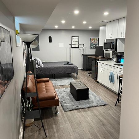 Urban Retreat Basement Studio Only Two Blocks From Metro! Off Street Parking! Washington Exterior photo